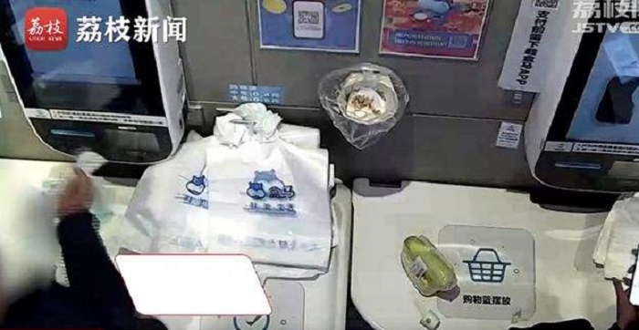 cho ban gai di an hai san roi danh bai chuon nam thanh nien vao tu 02 cho ban gai di an hai san roi danh bai chuon nam thanh nien vao tu 02