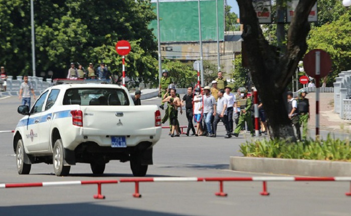 cong an thong tin ban dau ve vu no sung ak cuop tiem vang o cho dong ba 02