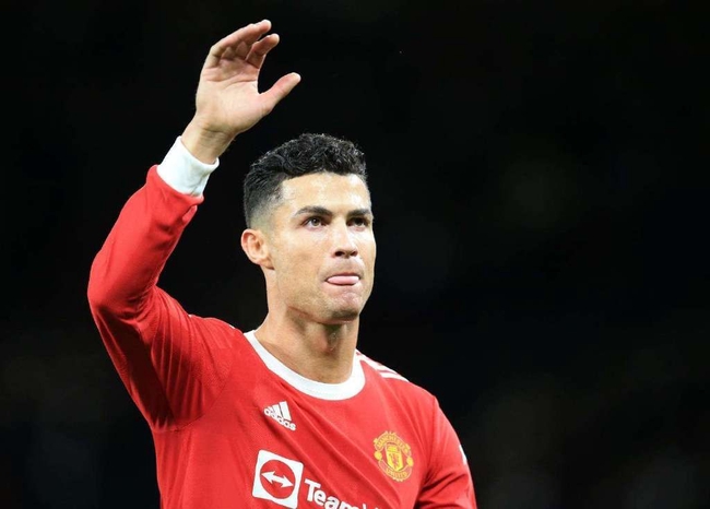 ruyen thong quoc te tranh cai tin ronaldo 99 ve sporting lisbon 01