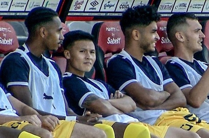 quang hai ngoi ngoai ca tran pau fc danh roi chien thang dang tiec 03 quang hai ngoi ngoai ca tran pau fc danh roi chien thang dang tiec 03