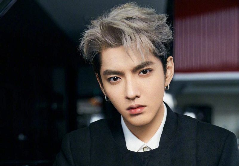 nhin sang hoa ngu den luc showbiz viet can manh me ran de nghe si vuong be boi 04 nhin sang hoa ngu den luc showbiz viet can manh me ran de nghe si vuong be boi 04