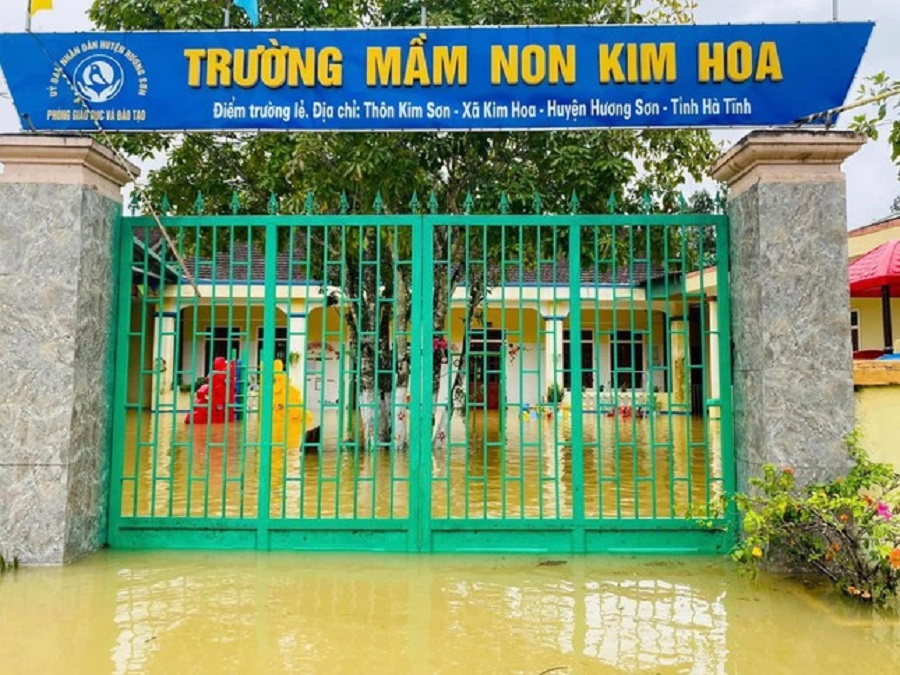 nuoc lu bua vay nha dan truong hoc o ha tinh 04 nuoc lu bua vay nha dan truong hoc o ha tinh 04