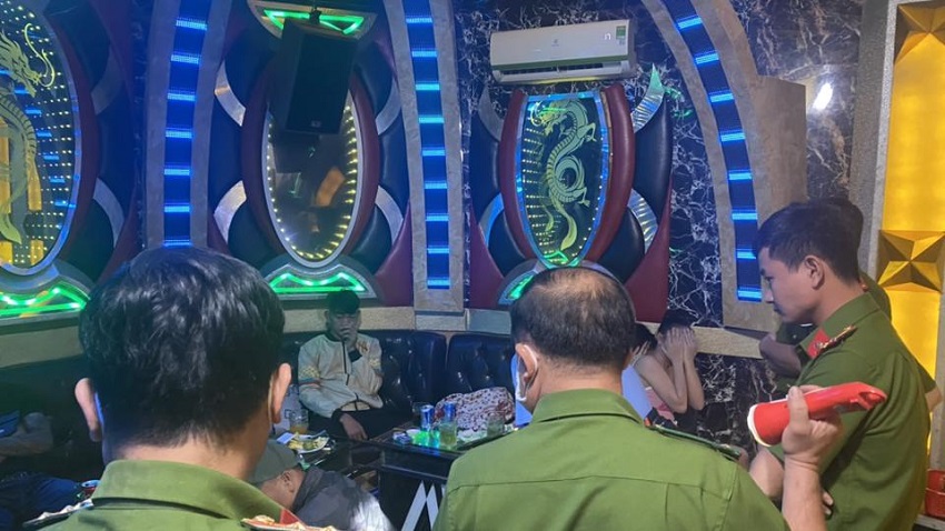 dong nai dot kich quan karaoke phat hien hon 20 nguoi duong tinh ma tuy 01 dong nai dot kich quan karaoke phat hien hon 20 nguoi duong tinh ma tuy 01
