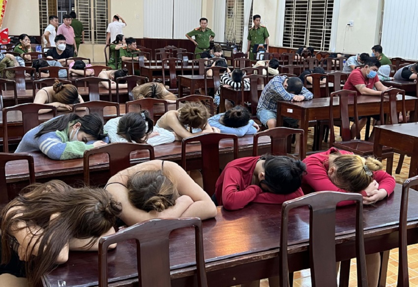 dong nai dot kich quan karaoke phat hien hon 20 nguoi duong tinh ma tuy 02 dong nai dot kich quan karaoke phat hien hon 20 nguoi duong tinh ma tuy 02