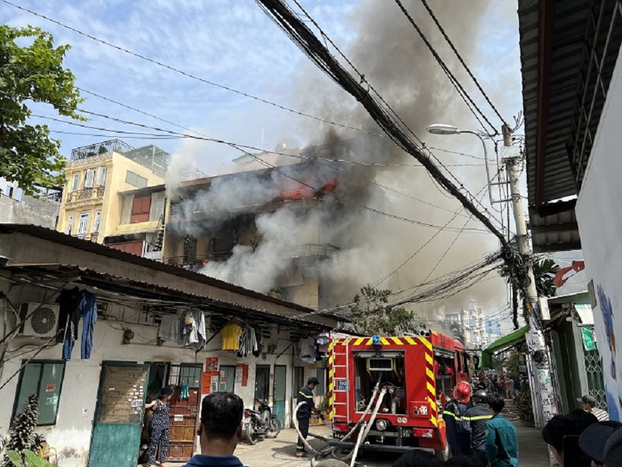 tp hcm chay nha 4 tang lam nghe may tre dan o quan go vap 01