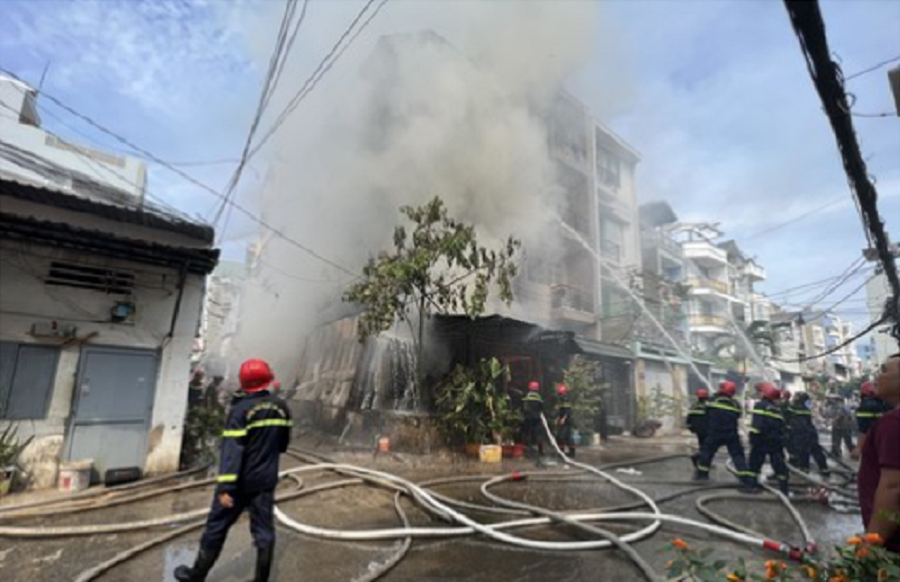 tp hcm chay nha 4 tang lam nghe may tre dan o quan go vap 03