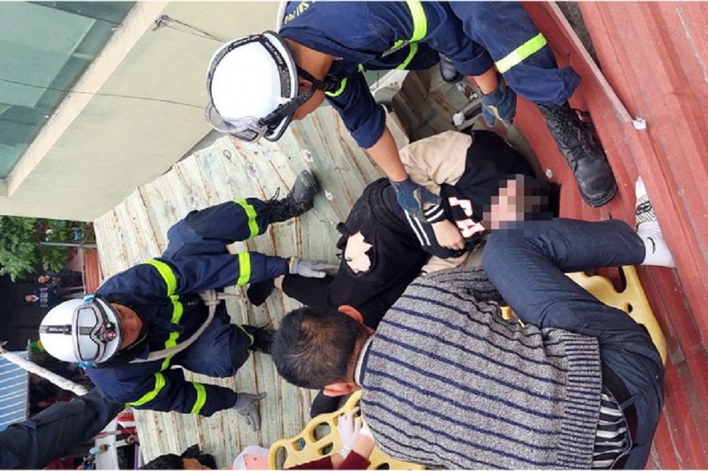 ha noi thanh nien roi tu tang 11 chung cu xuong mai ton ngay mung 1 tet 01 ha noi thanh nien roi tu tang 11 chung cu xuong mai ton ngay mung 1 tet 01