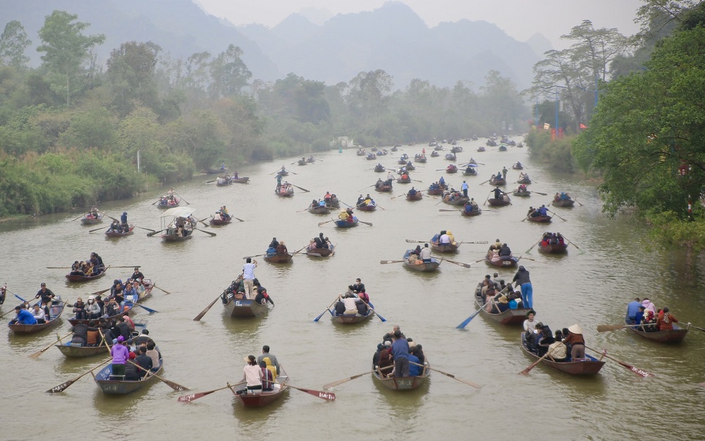du khach chen chan chat cung o chua huong mat ca tieng moi nhich duoc 500m 01