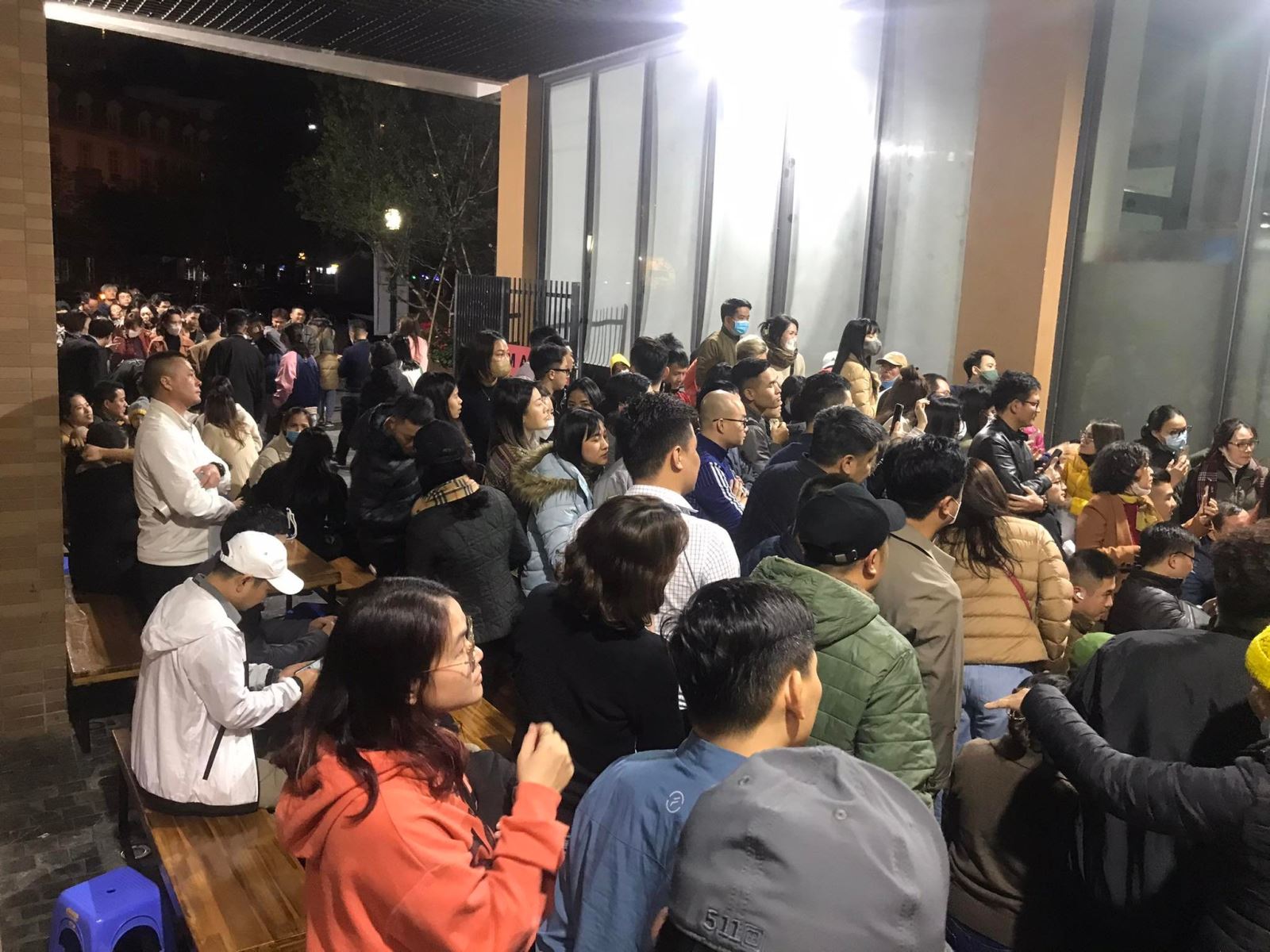 ha noi hang tram phu huynh trang dem xep hang mua ho so tranh suat cho vao lop 1 05 ha noi hang tram phu huynh trang dem xep hang mua ho so tranh suat cho vao lop 1 05
