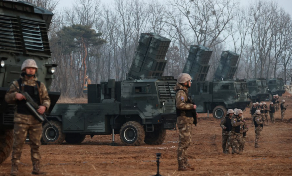 ong kim jong un thi sat don vi phao binh dien tap tan cong hoa luc 04 ong kim jong un thi sat don vi phao binh dien tap tan cong hoa luc 04