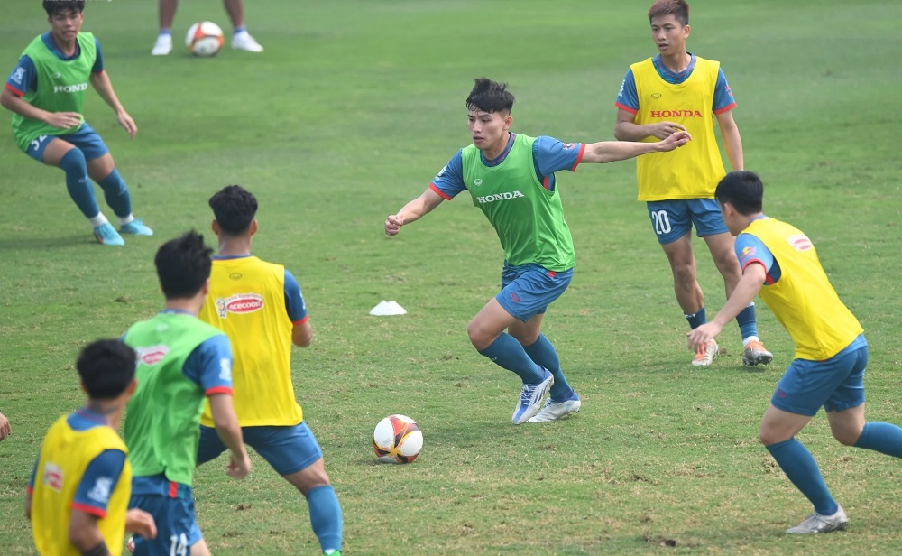tuyen viet nam va u23 doi dau nay lua tren san tap 03 tuyen viet nam va u23 doi dau nay lua tren san tap 03