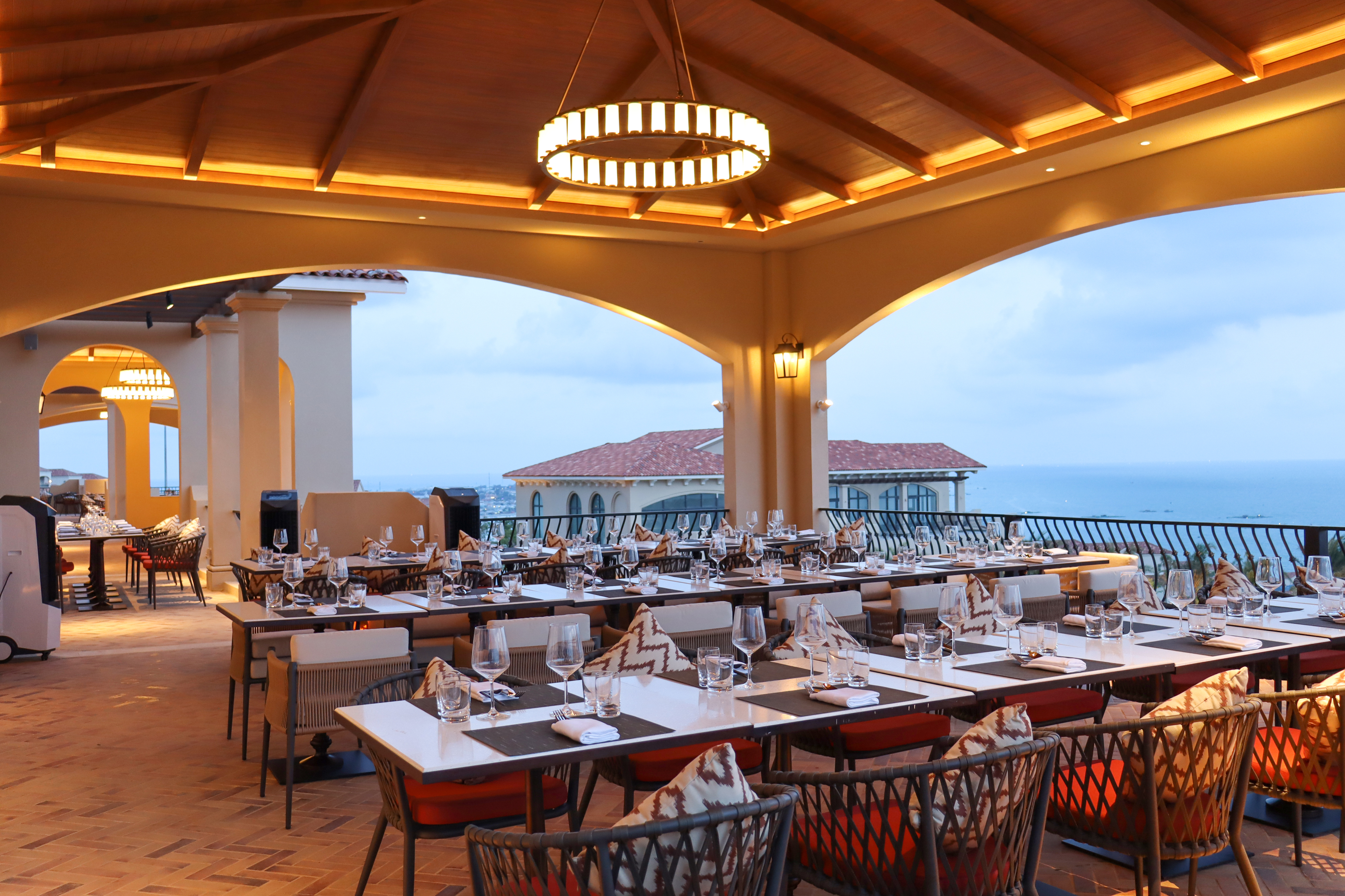 nha hang suan bua tai centara mirage resort mui ne