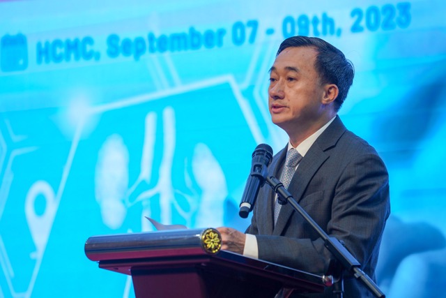 thu truong bo y te viet nam co 2 12 dan so bi soi tiet nieu nam trong vanh dai soi the gioi