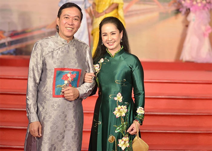 doi thuong gian di cua nsut do ky ben nguoi vo noi tieng doi thuong gian di cua nsut do ky ben nguoi vo noi tieng