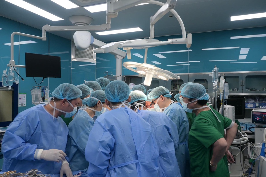 moi ngay di lam ve nha toi luon cat tieng goi chi mong cho tieng tra loi cua con