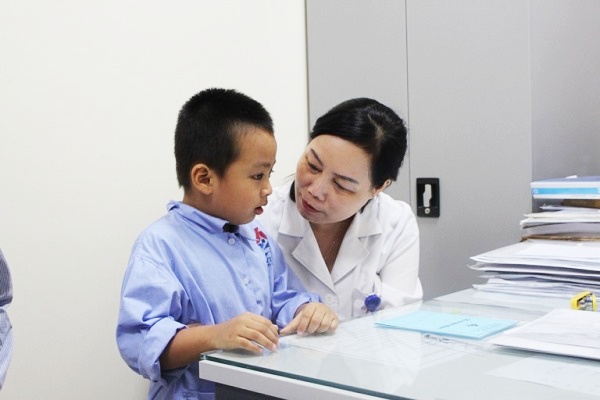 chuyen gia canh bao tinh trang nhieu tre bi viem tai giua khi thoi tiet that thuong sap sang he