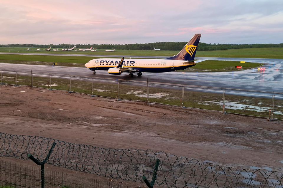 may bay ryan air ha canh xuong belarus may bay ryan air ha canh xuong belarus