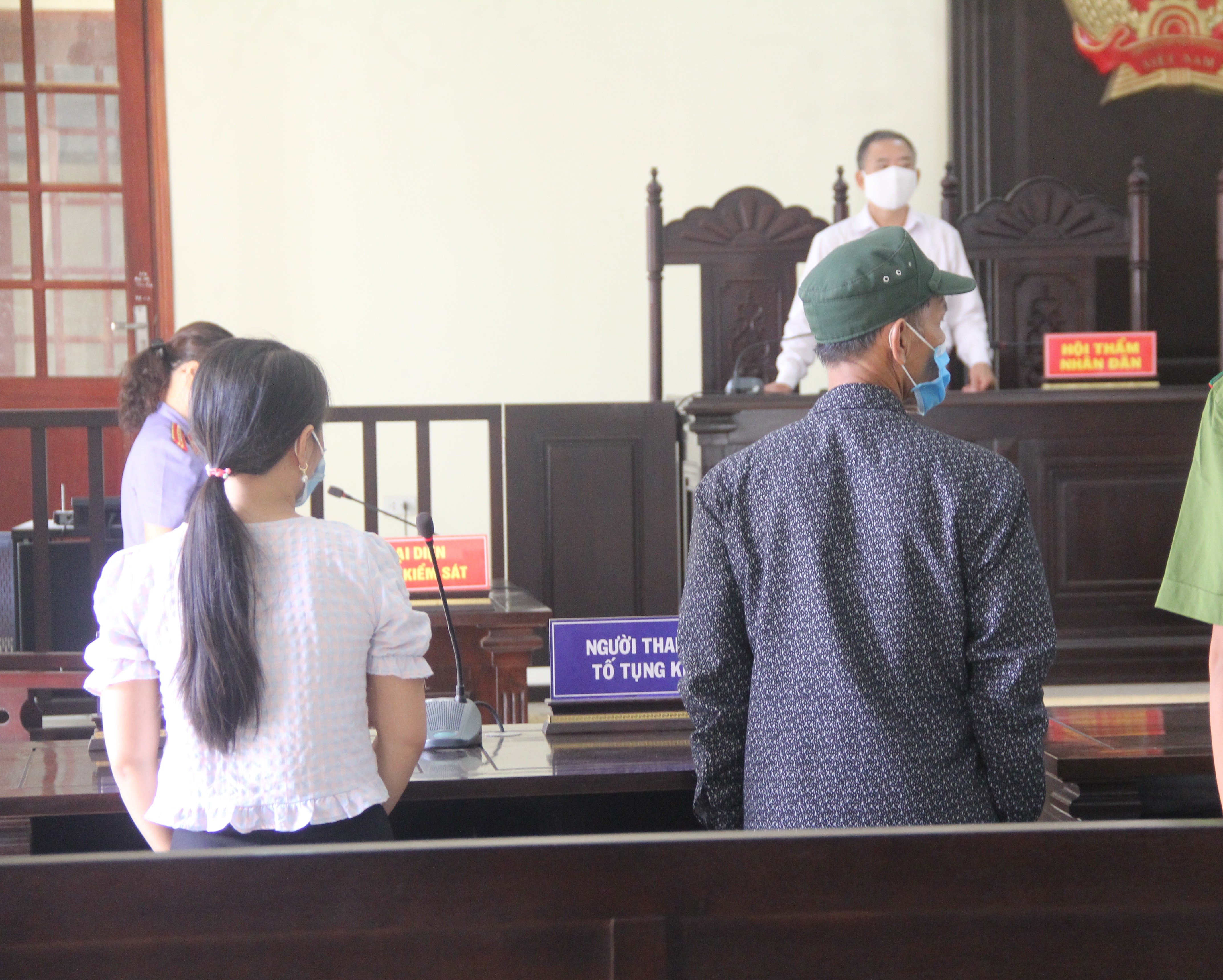 chuoi ngay den toi cua thon nu va hanh trinh ban bo tim con cua cha gia 1