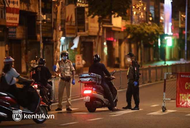 tphcm ngay dau thuc hien lenh gioi nghiem 9 tphcm ngay dau thuc hien lenh gioi nghiem 9