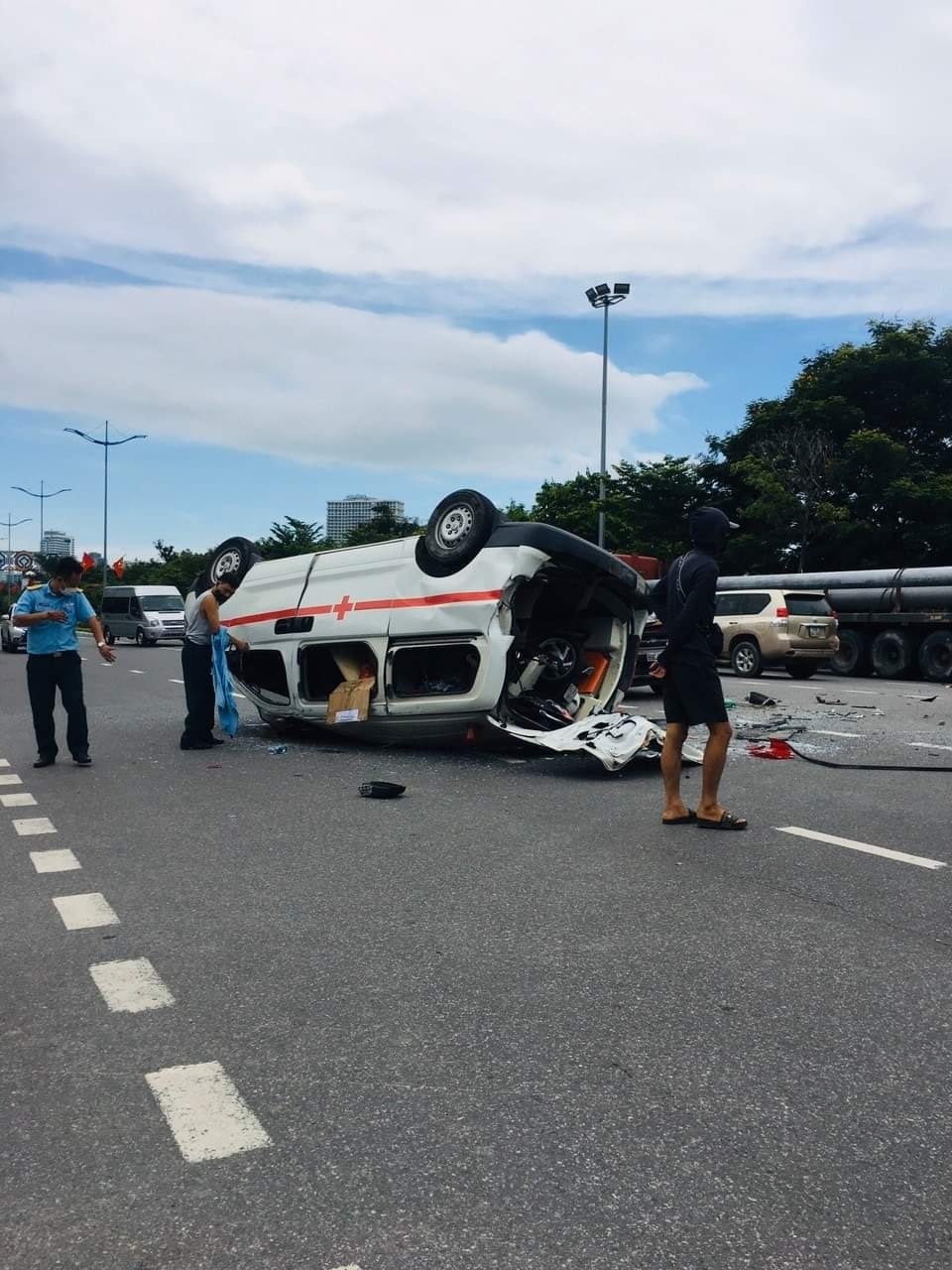 xe cuu thuong lat ngua