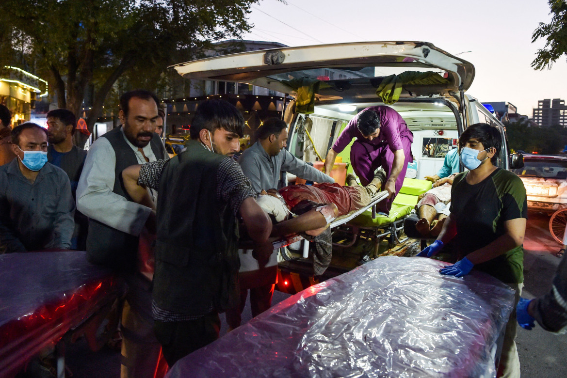 danh bom o san bay kabul danh bom o san bay kabul