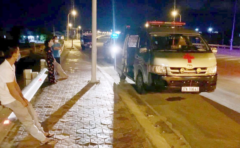 xe cuu thuong cho nguoi ve que1 xe cuu thuong cho nguoi ve que1