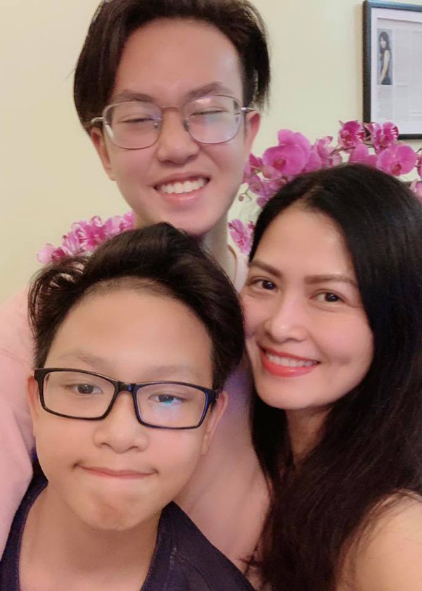 thuy ha va 2 con thuy ha va 2 con