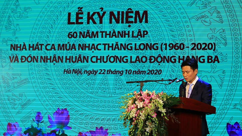 nsut tan minh nha hat ca mua nhac thang long nsut tan minh nha hat ca mua nhac thang long