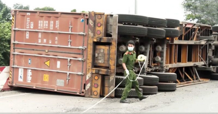 xe container tranh o ga xe container tranh o ga
