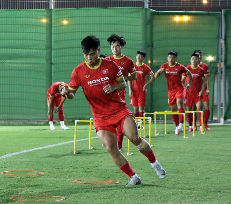 buoi tap cua doi tuyen viet nam o uae 1 buoi tap cua doi tuyen viet nam o uae 1
