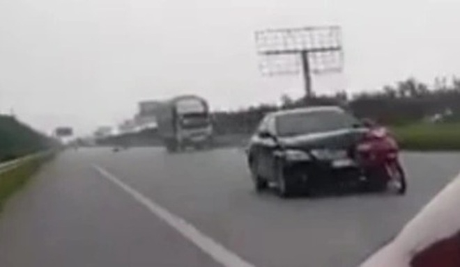 xe camry gay tai nan