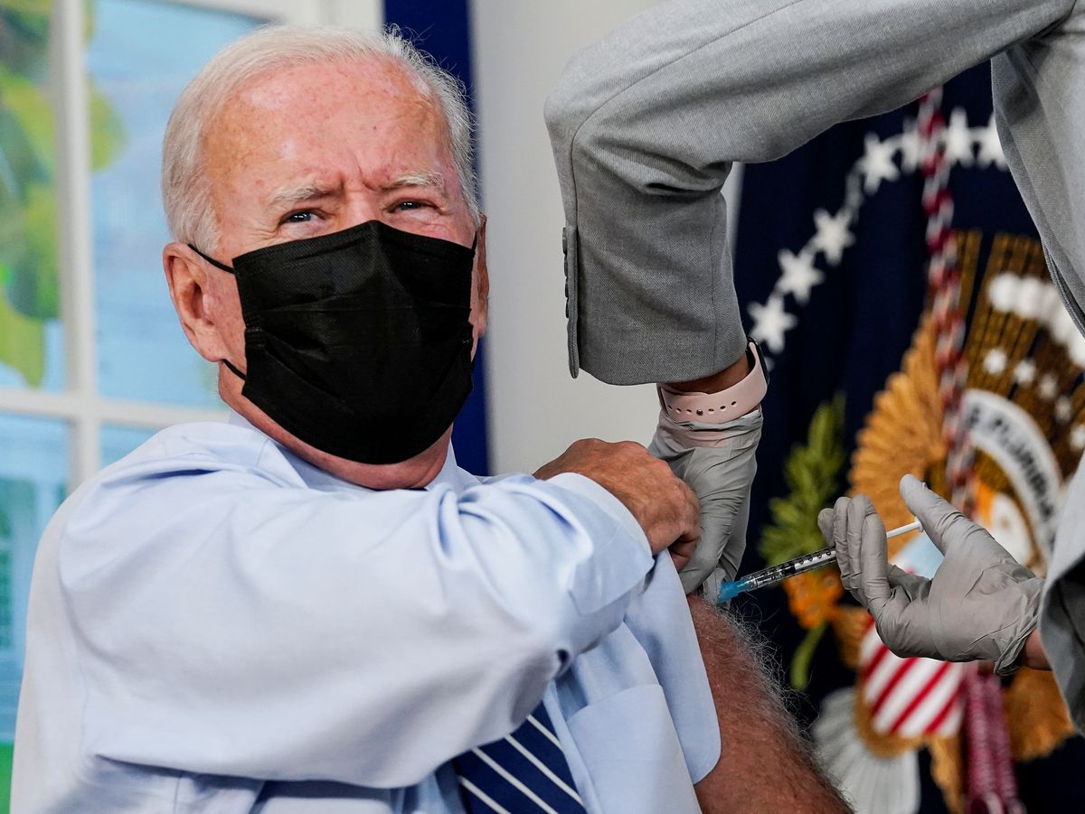 tong thong biden tiem mui vaccine thu 3 tong thong biden tiem mui vaccine thu 3