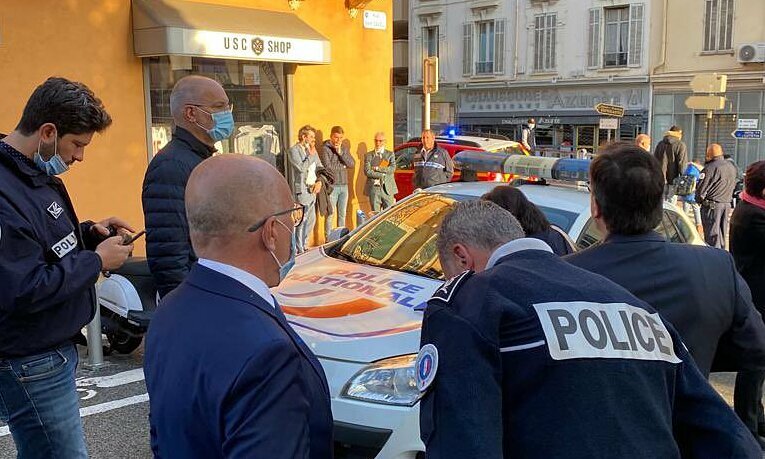 tan cong canh sat phap tan cong canh sat phap