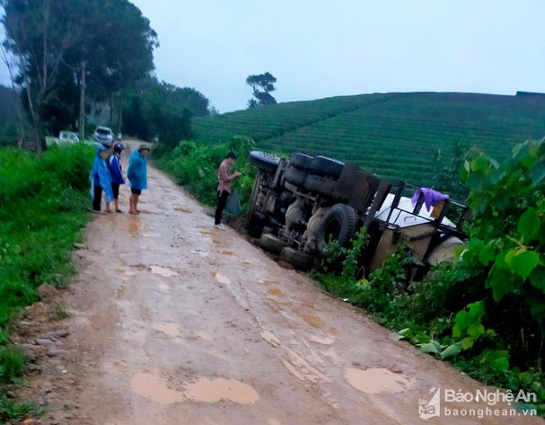 xe bon lat trong mua xe bon lat trong mua