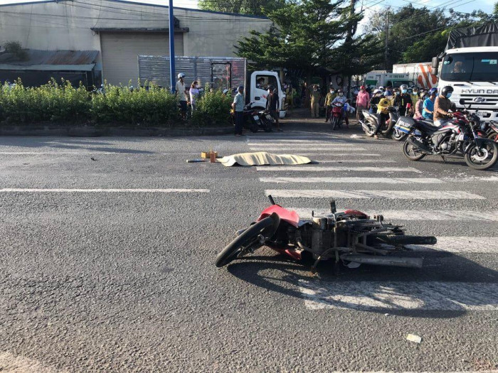 xe tai huc xe may xe tai huc xe may