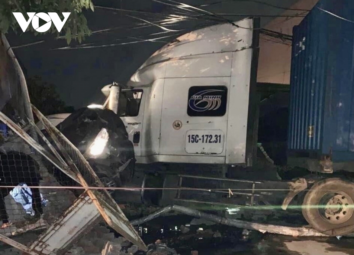 xe container dam oto con do ben duong