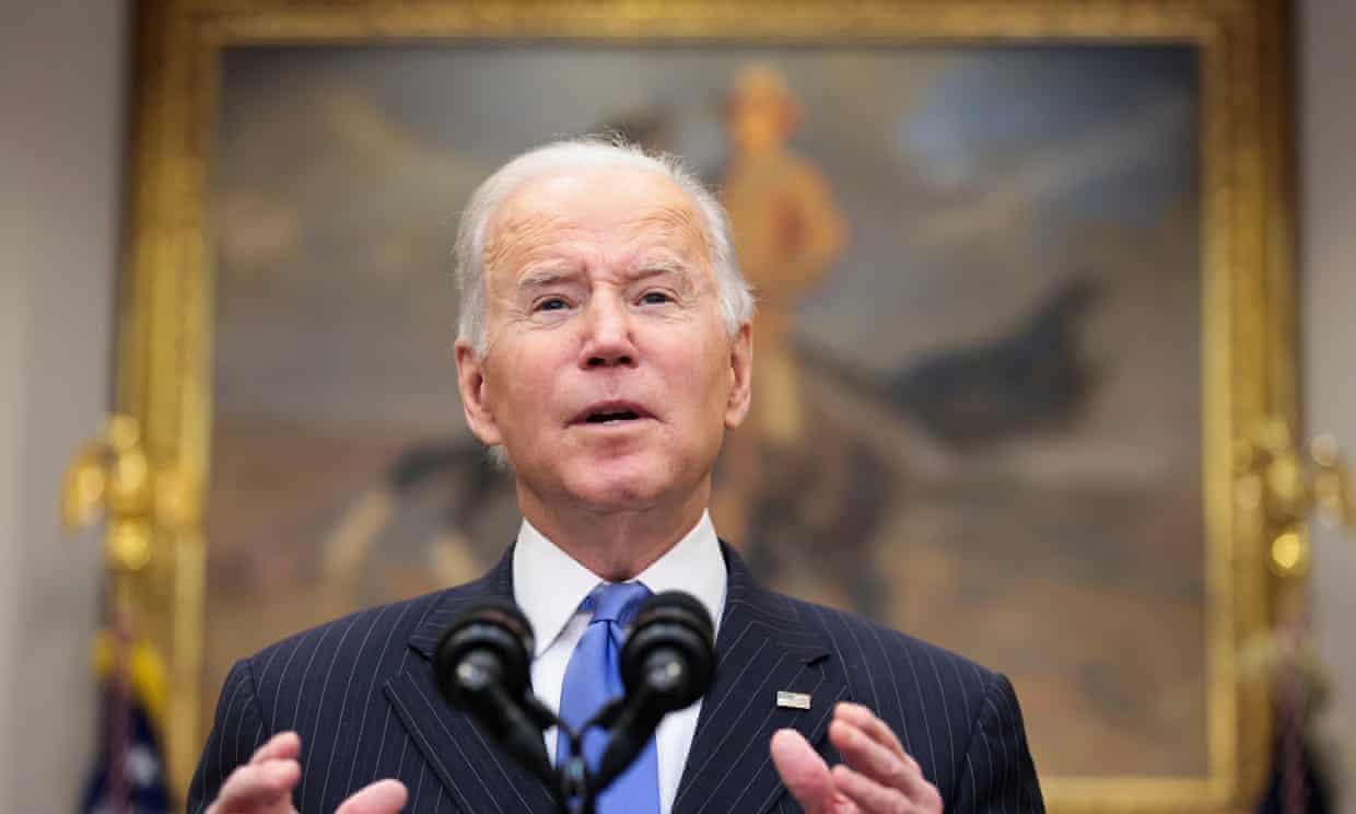 tong thong joe biden omicron