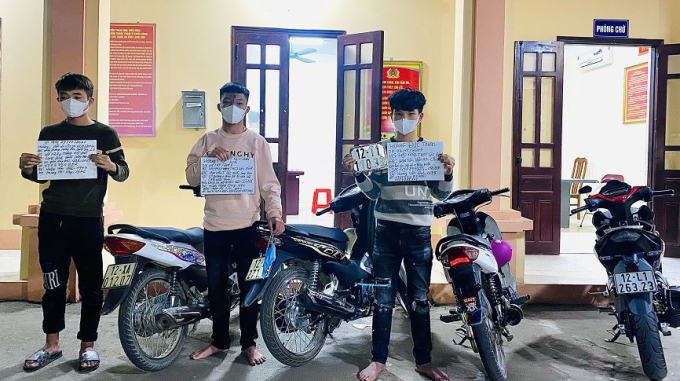 nhom thanh nien lang lach danh vong