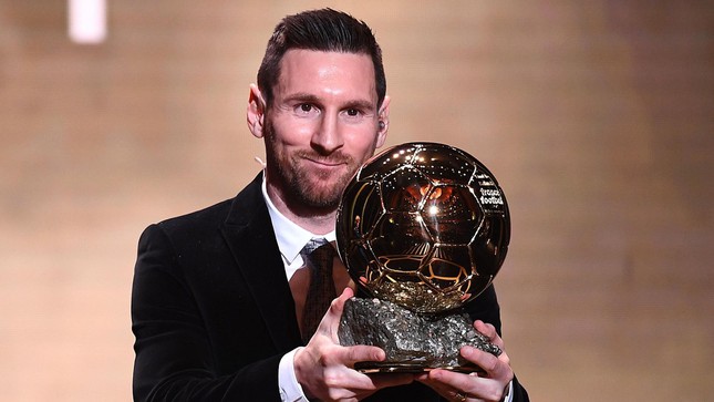 messi nhan qua bong vang messi nhan qua bong vang