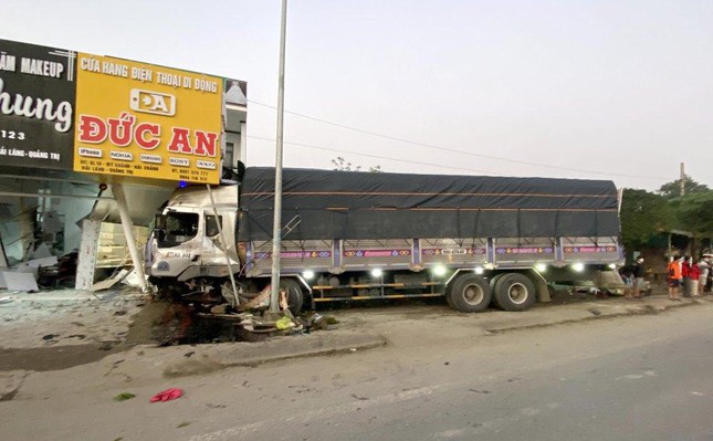 xe tai dam nha dan xe tai dam nha dan