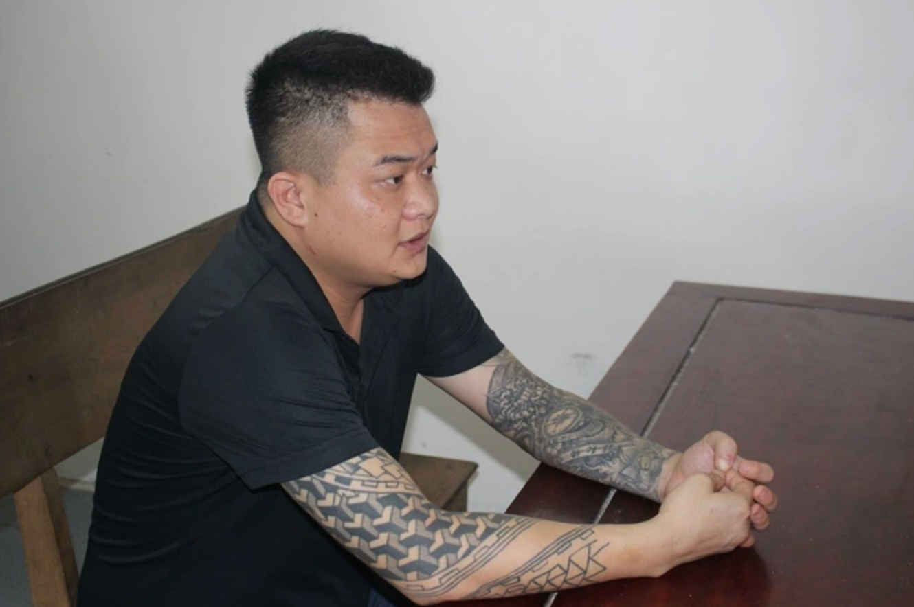 nem chat no vao nha tinh dich1 nem chat no vao nha tinh dich1