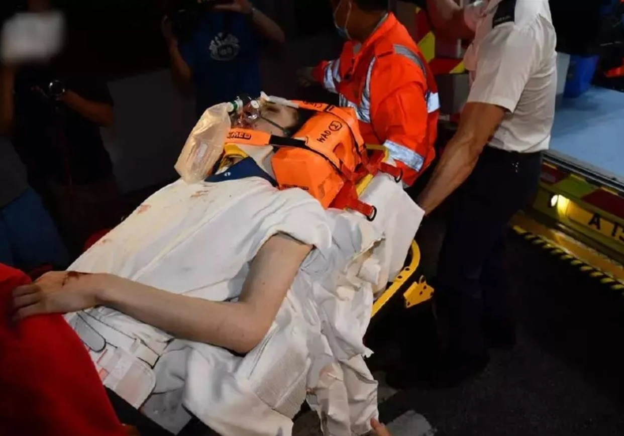 nam vu cong bi man hinh led roi