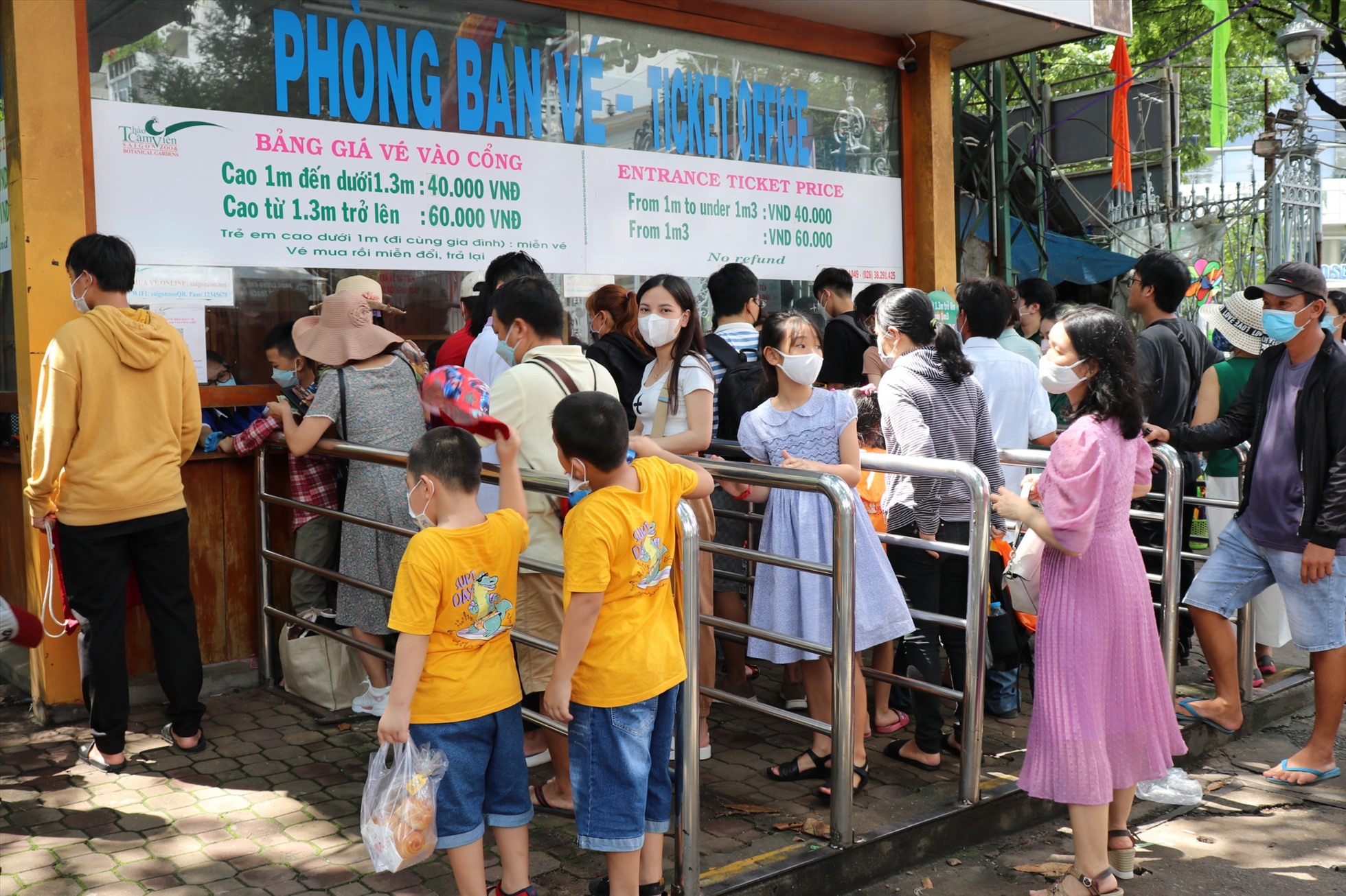 tphcm dong nguoi ngay le tphcm dong nguoi ngay le