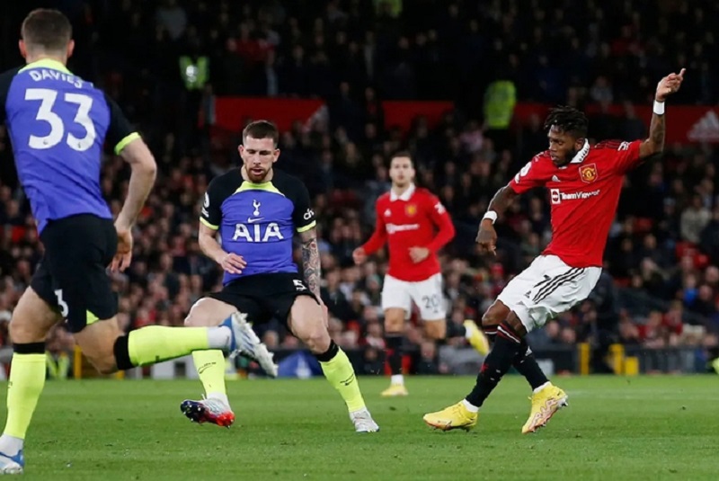 ronaldo gian doi bo ve som trong ngay mu ha dep tottenham hlv ten hag van diem tinh 02