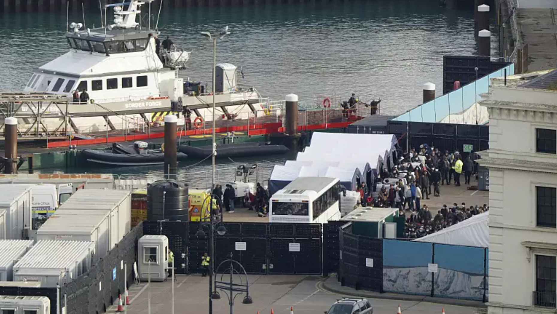 vu nem bom xang o anh vu nem bom xang o anh