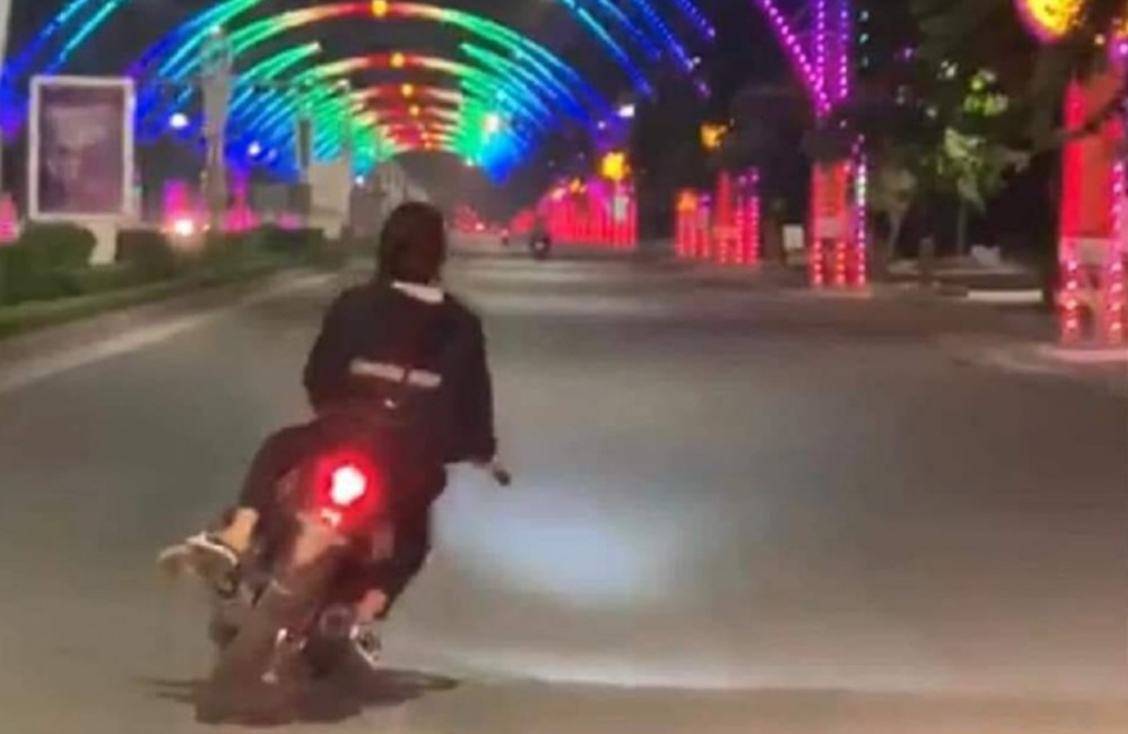 nhom thanh nien lam loan duong pho nhom thanh nien lam loan duong pho
