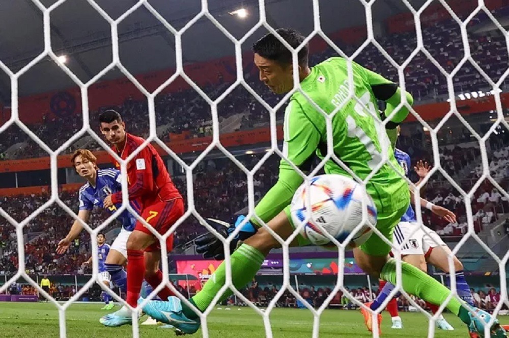 quat nga tay ban nha nhat ban hien ngang vao vong 1 8 voi ngoi dau bang tu than 02 quat nga tay ban nha nhat ban hien ngang vao vong 1 8 voi ngoi dau bang tu than 02