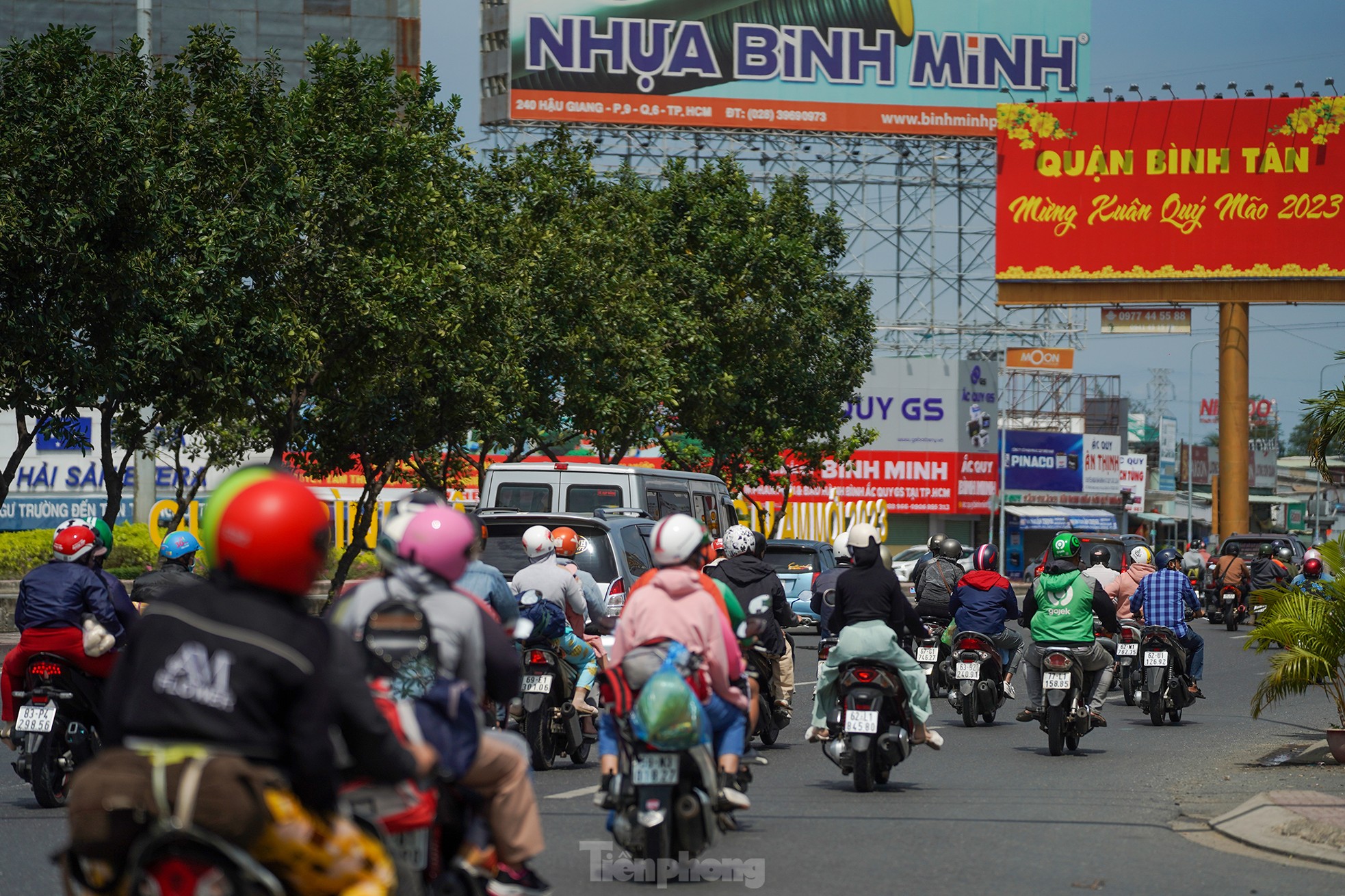 nguoi dan mien tay tro lai tphcm lam viec 2