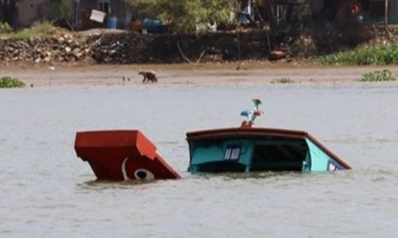 lat thuyen song dong nai