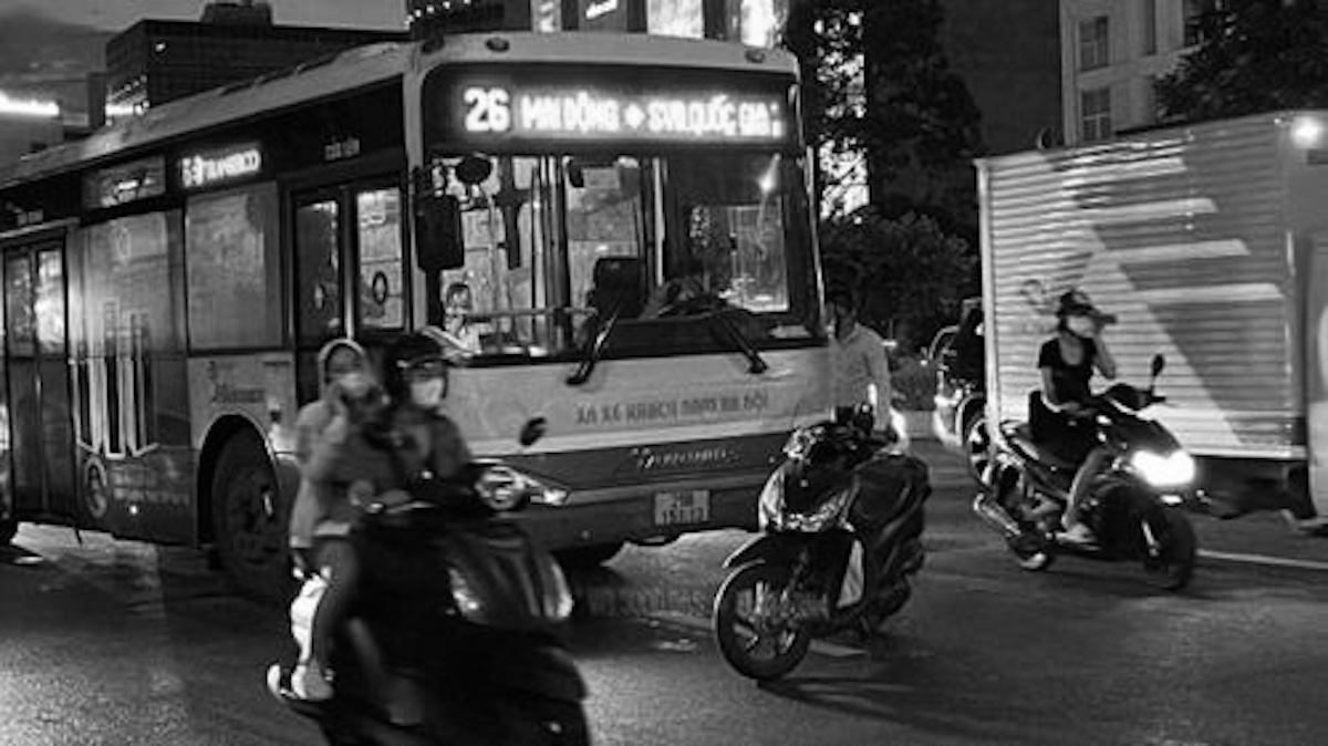 ha noi truy tim thanh nien chan dau xe buyt doi hanh hung tai xe ha noi truy tim thanh nien chan dau xe buyt doi hanh hung tai xe